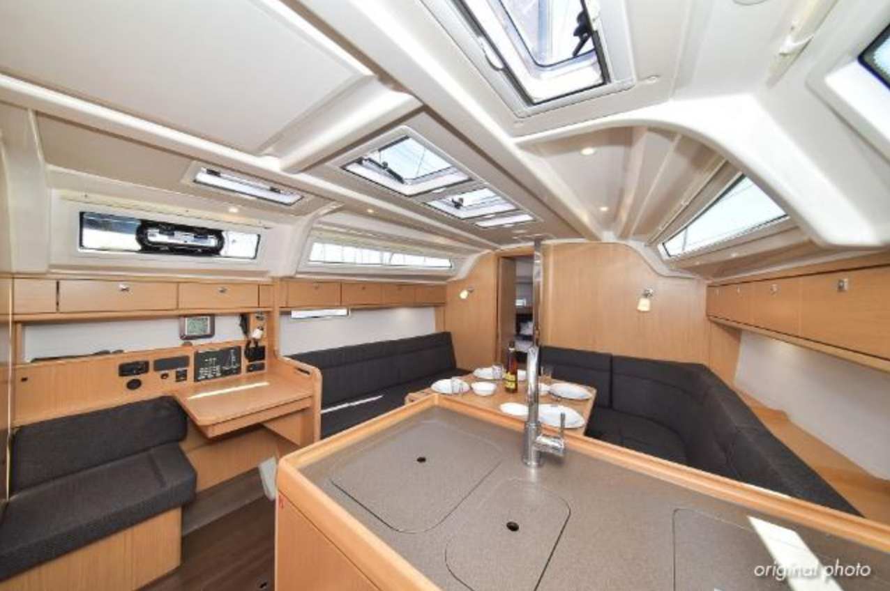 Bavaria Cruiser 37 | White Pearl