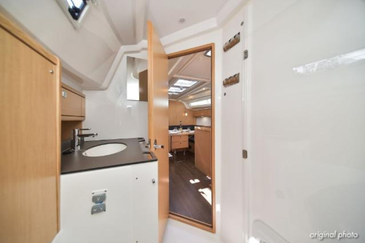 Bavaria Cruiser 37 | White Pearl