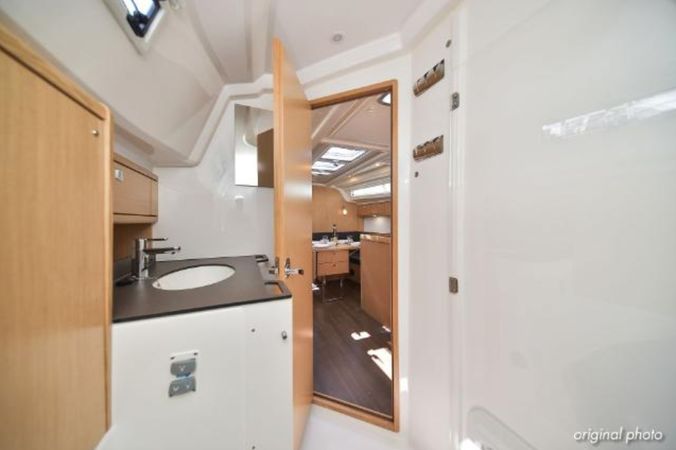 Bavaria Cruiser 37 | White Pearl