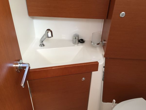 Beneteau Oceanis 38 | Aphrodite