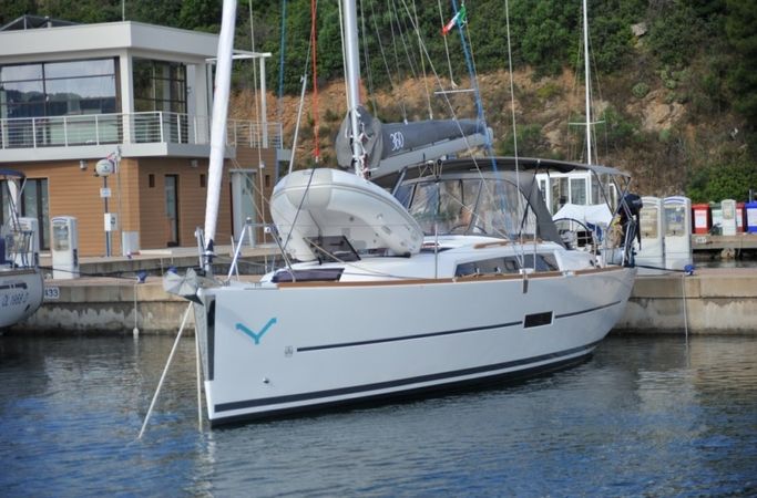Dufour 360 | Karibu