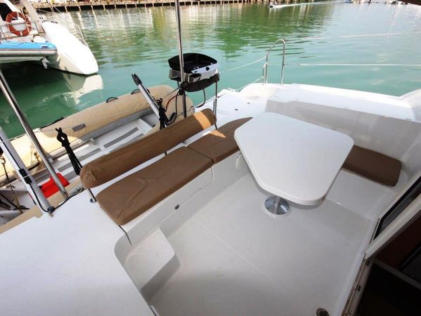 Fountaine Pajot Mahe 36 | Happy Eva