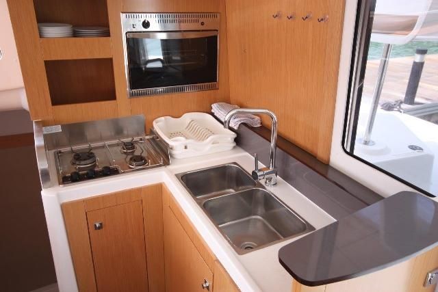 Fountaine Pajot Mahe 36 | Happy Eva