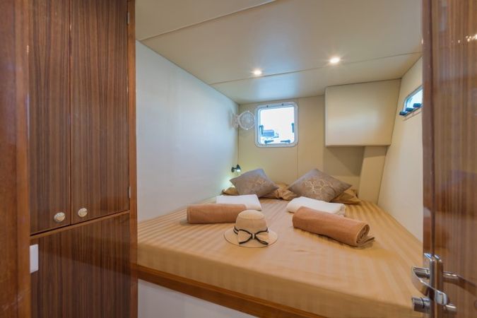 Island Spirit 41 | Vesna