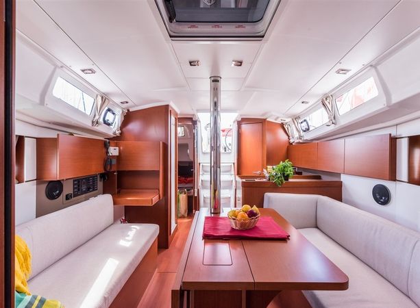 Beneteau Oceanis 35 | Bela