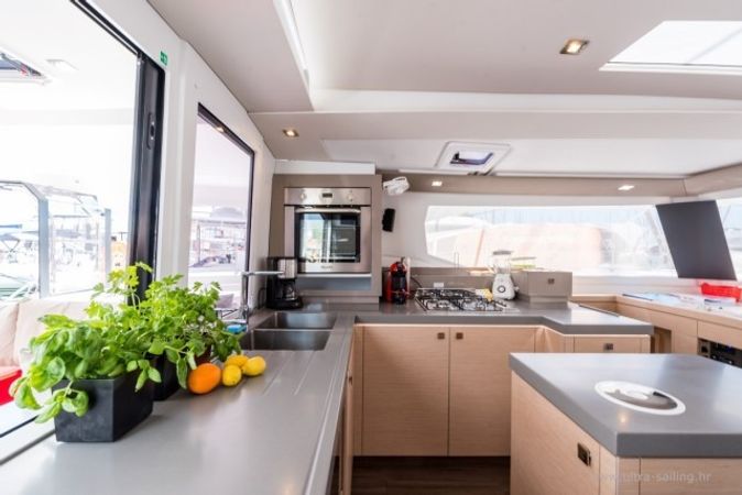 Fountaine Pajot Saona 47 | Sunny Wave