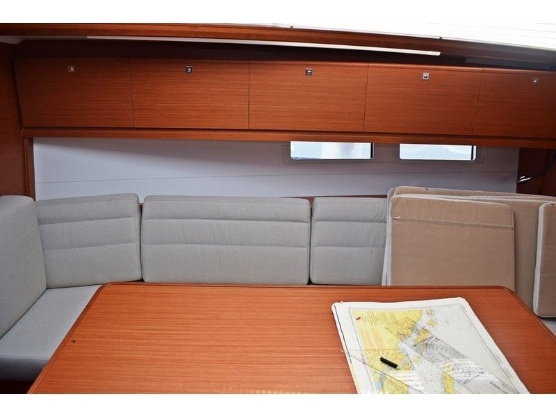 Dufour 382 | Scafo