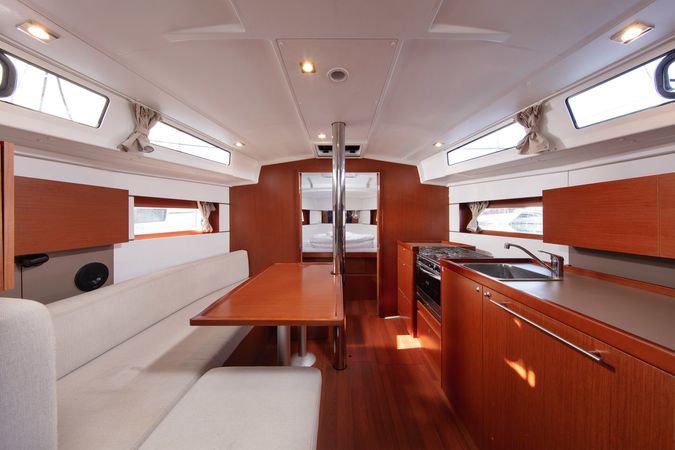 Beneteau Oceanis 38 | Anima Maris 3