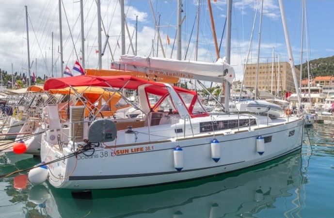 Beneteau Oceanis 38 | Mare Nostrum 2