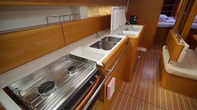 Jeanneau Sun Odyssey 44i | Night and Day