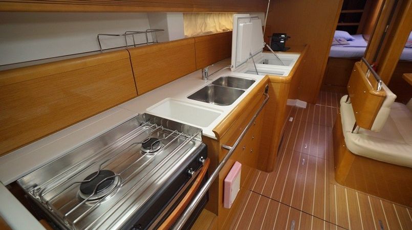 Jeanneau Sun Odyssey 44i | Night and Day