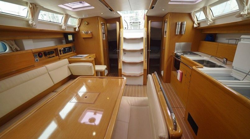 Jeanneau Sun Odyssey 44i | Night and Day