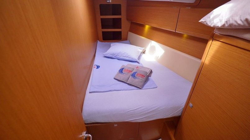 Jeanneau Sun Odyssey 44i | Night and Day