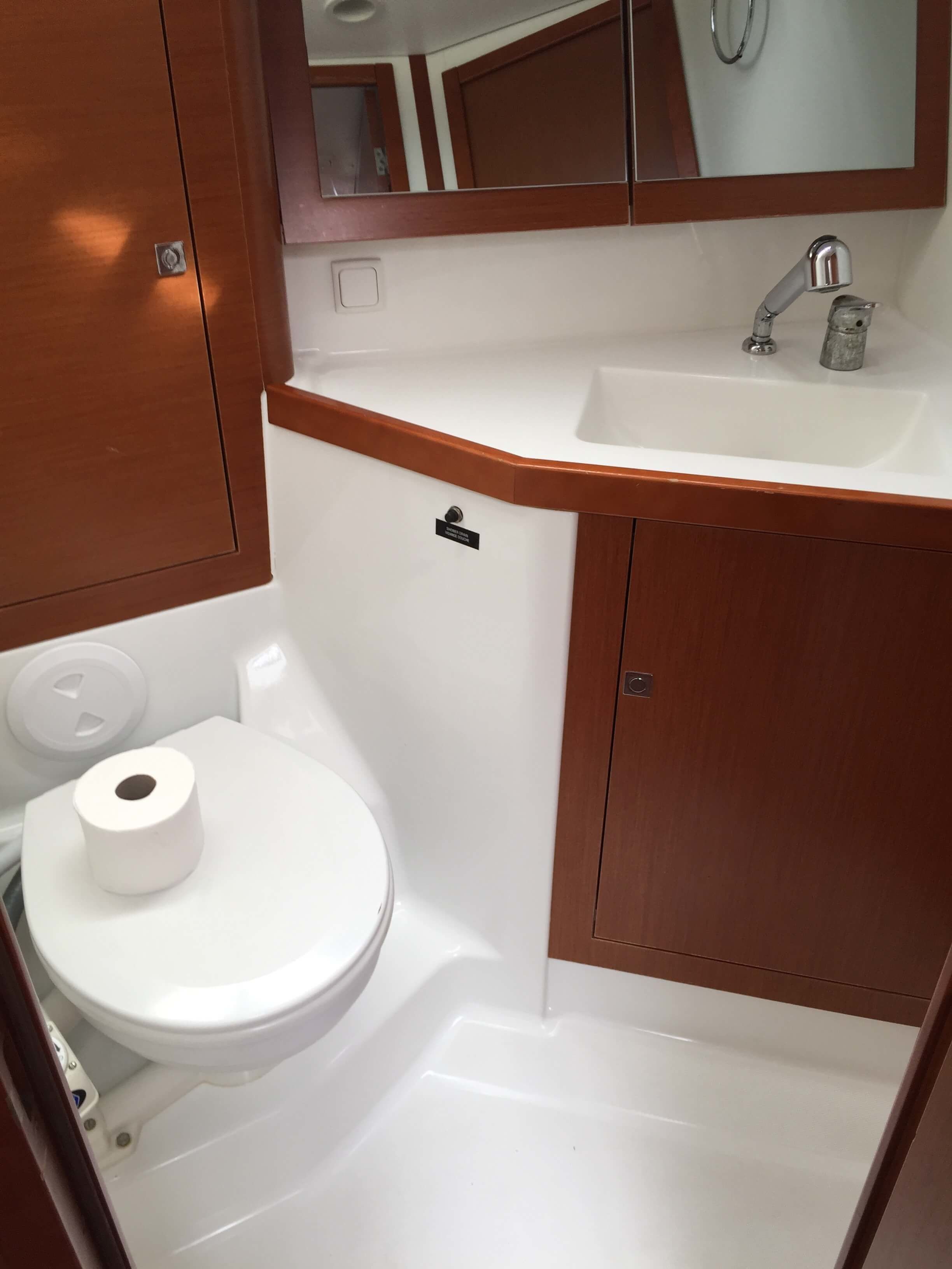 Beneteau Oceanis 45 | Gin Tonic