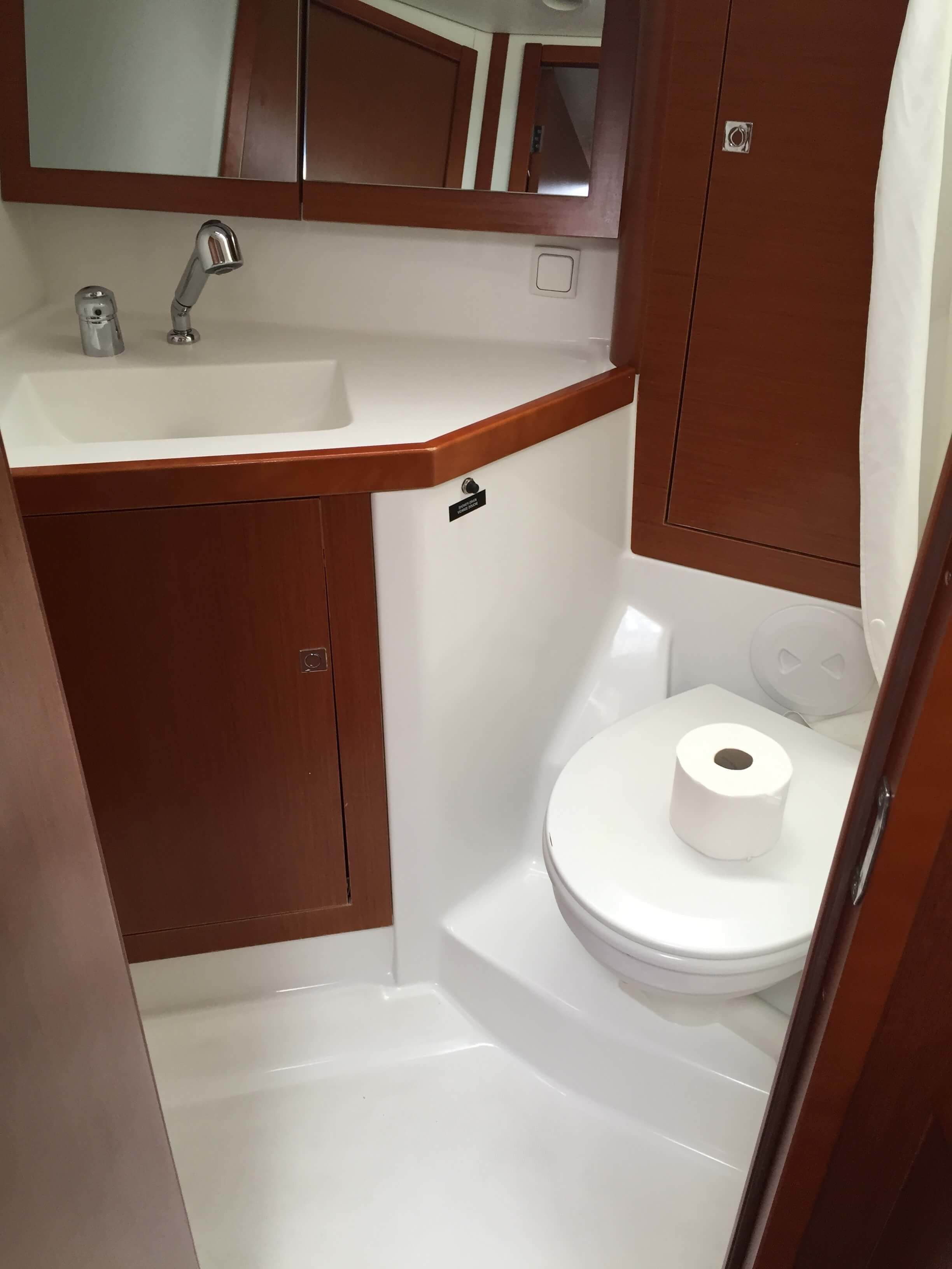 Beneteau Oceanis 45 | Gin Tonic