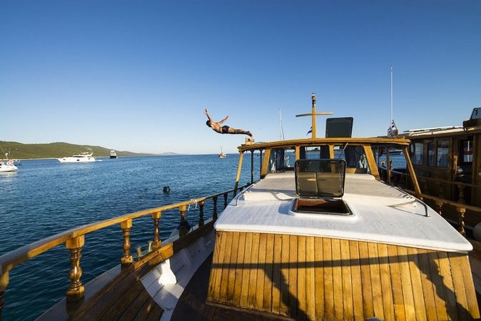 Custom Built 40 | Tiho