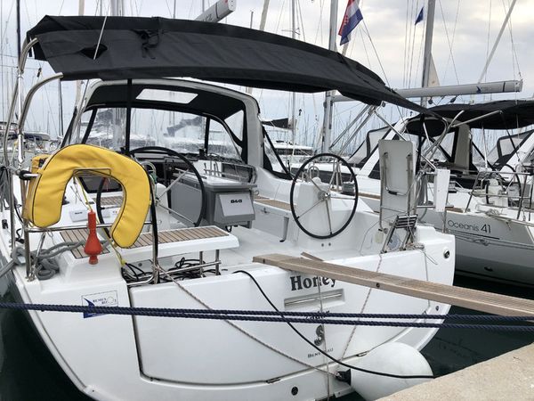 Beneteau Oceanis 41.1 | Honey