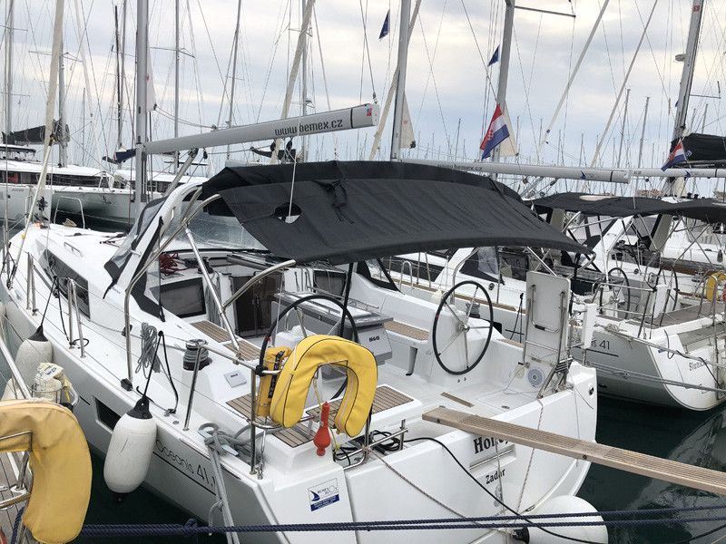 Beneteau Oceanis 41.1 | Honey