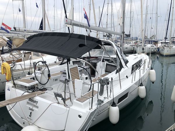 Beneteau Oceanis 41.1 | Honey