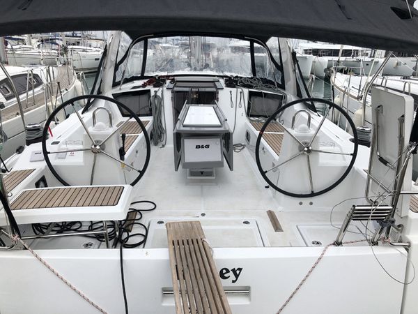 Beneteau Oceanis 41.1 | Honey