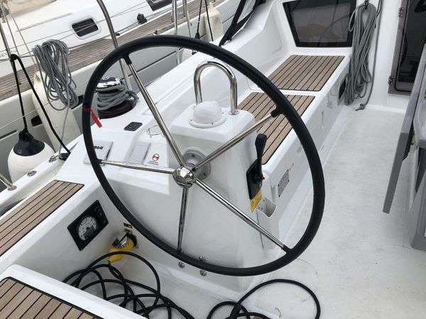 Beneteau Oceanis 41.1 | Honey