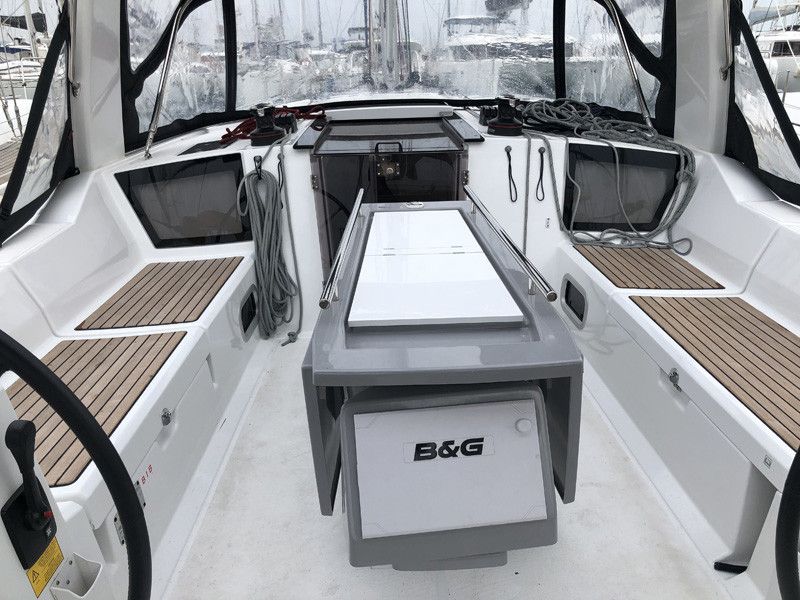 Beneteau Oceanis 41.1 | Honey