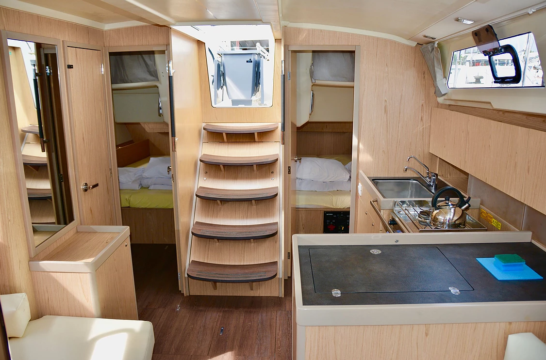 Beneteau Oceanis 41.1 | Honey