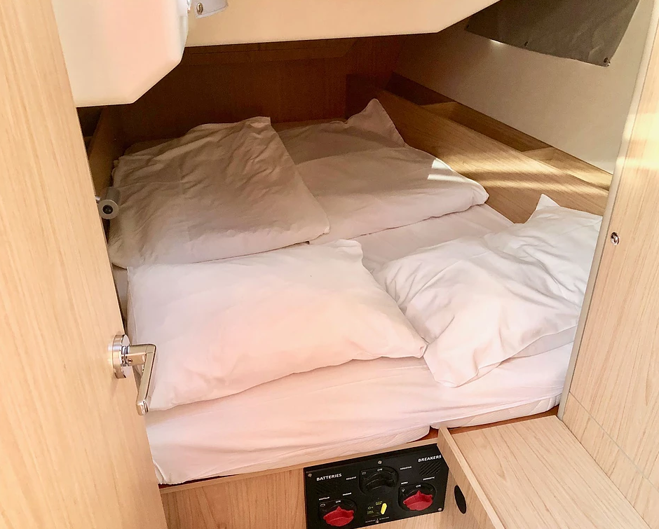 Beneteau Oceanis 41.1 | Honey