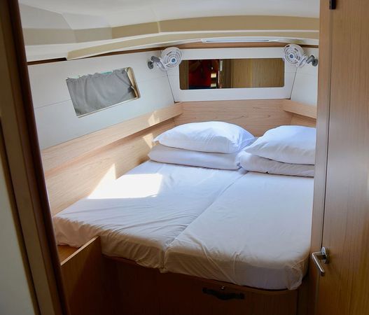 Beneteau Oceanis 41.1 | Honey
