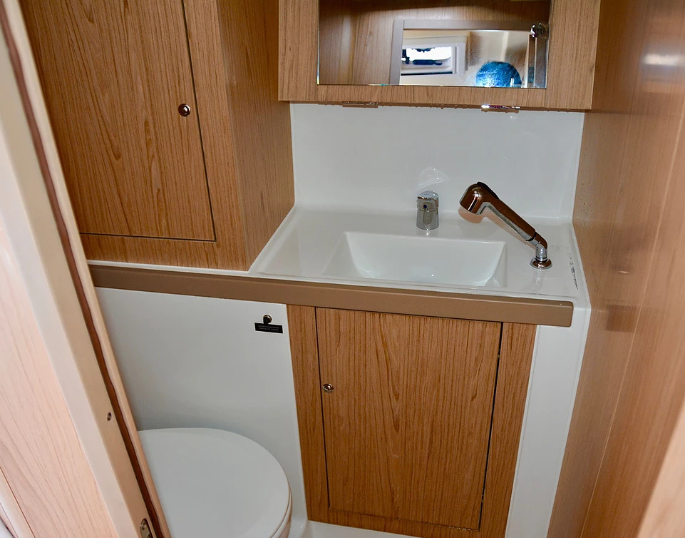 Beneteau Oceanis 41.1 | Honey