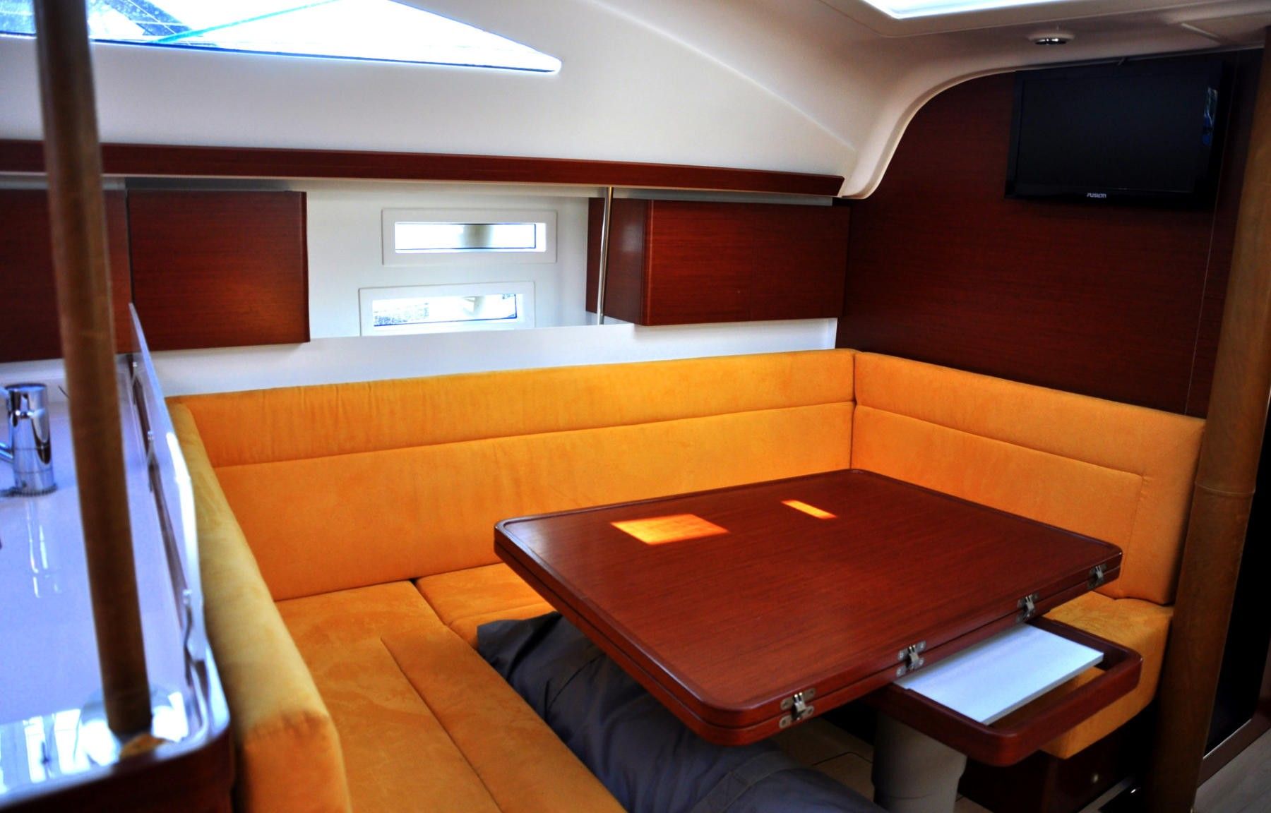 Elan 444 | Beauty AS