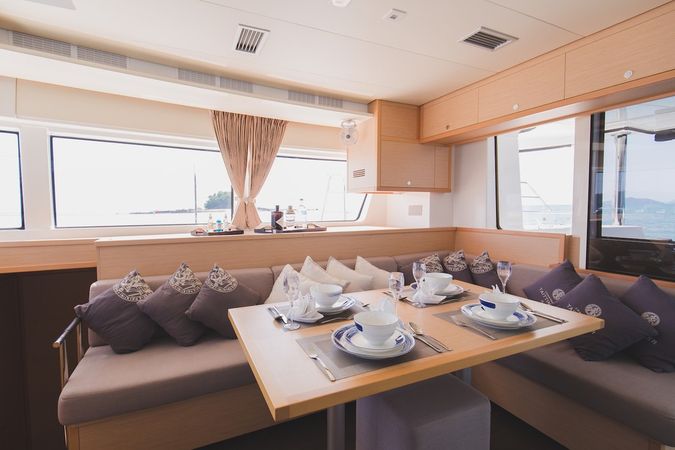 Lagoon 52 F | Blue Moon