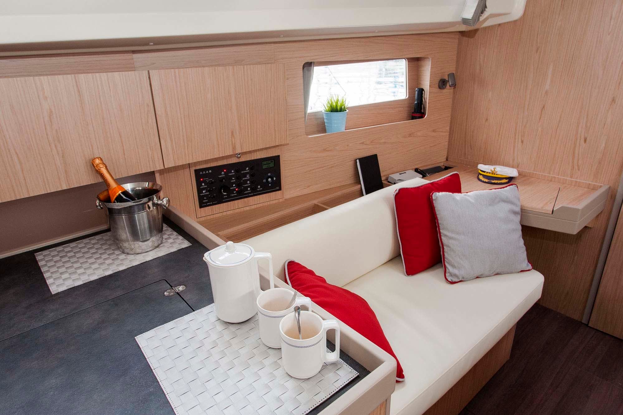 Beneteau Oceanis 41.1 | Foreigner