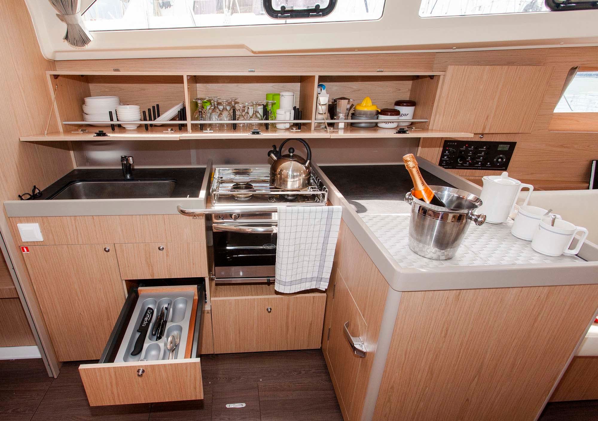 Beneteau Oceanis 41.1 | Foreigner