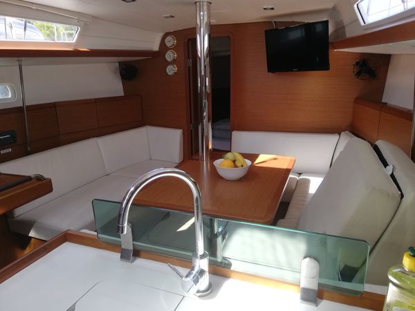 Jeanneau Sun Odyssey 389 | Amadeus