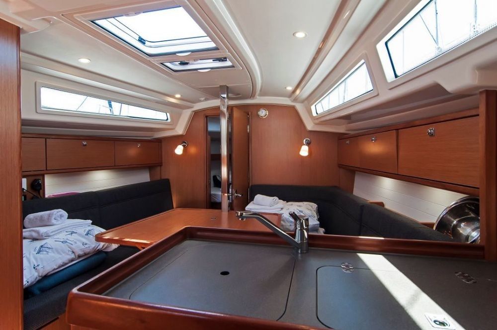 Bavaria Cruiser 34 | Adria Tina