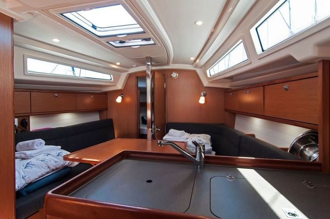 Bavaria Cruiser 34 | Adria Tina