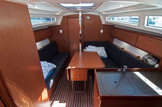 Bavaria Cruiser 34 | Adria Tina
