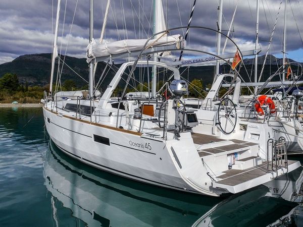 Beneteau Oceanis 45 | Flamenco