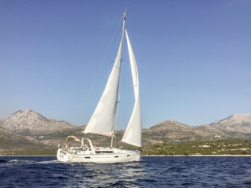 Beneteau Oceanis 45 | Slide
