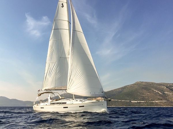Beneteau Oceanis 45 | Slide
