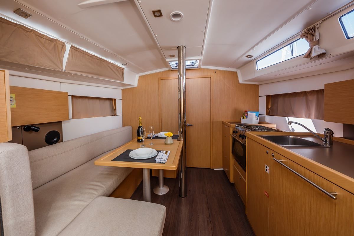 Beneteau Oceanis 38 | Pleasure
