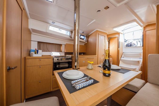 Beneteau Oceanis 38 | Pleasure