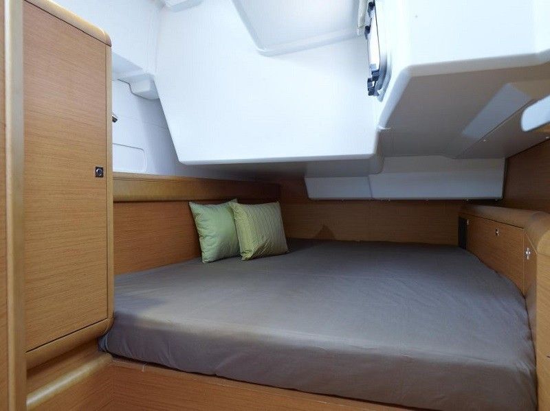 Jeanneau Sun Odyssey 519 | Purple Rain