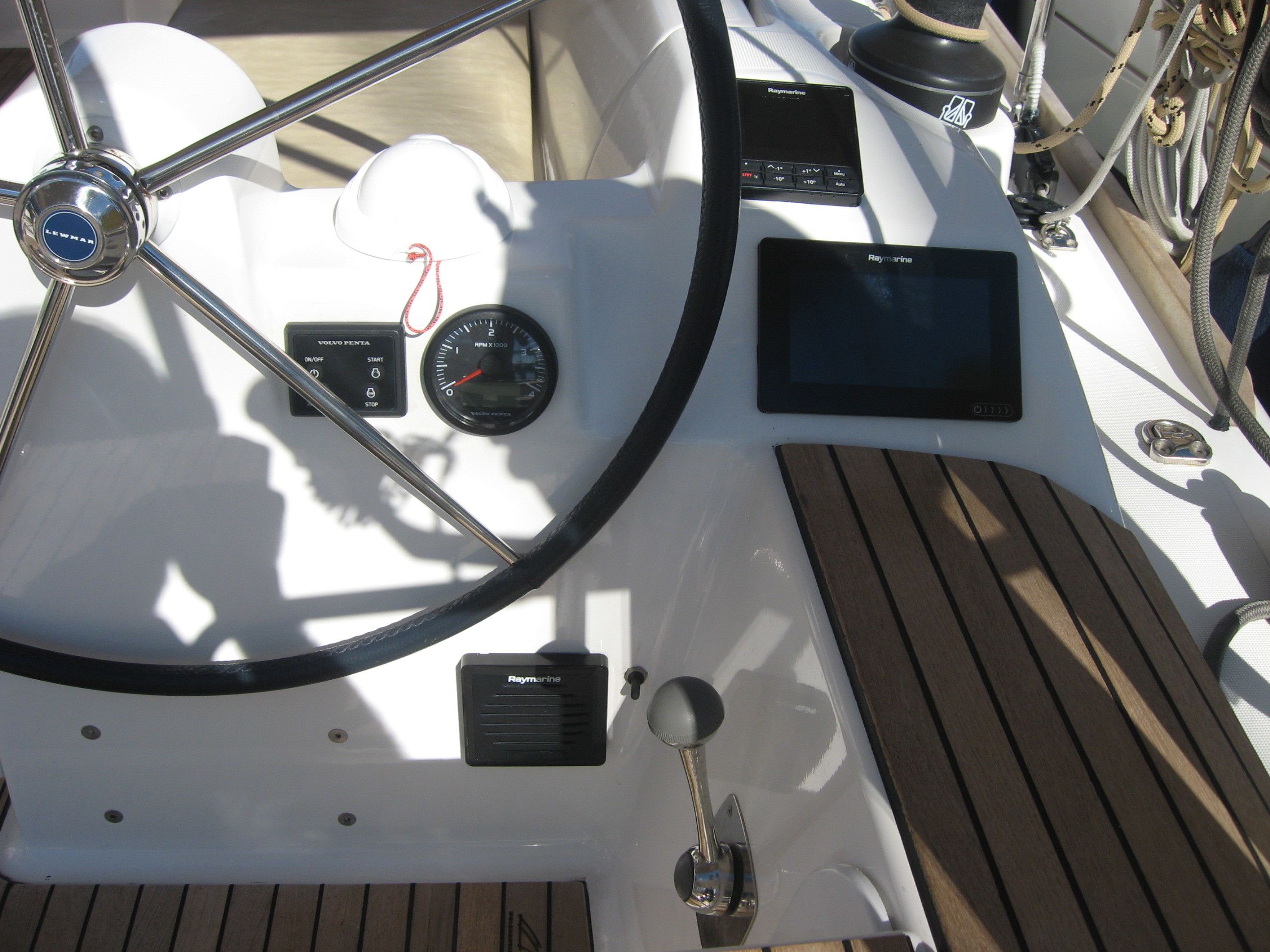 Dufour 382 | Delta