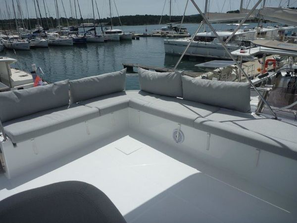 Fountaine Pajot MY 37 | MareTortuga