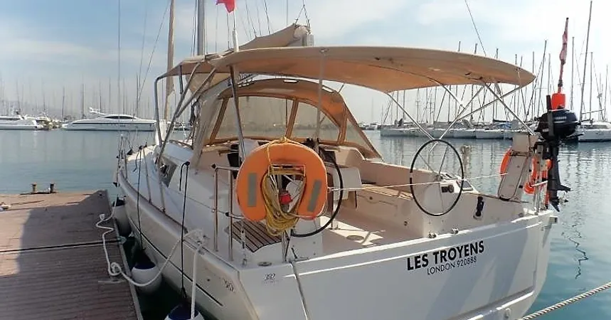 Dufour 382 | Les Troyens1
