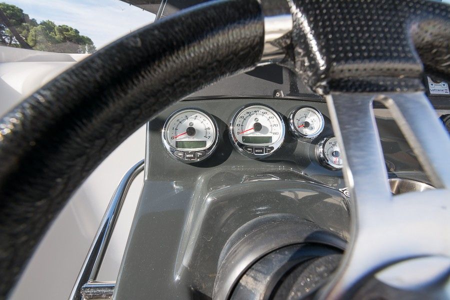 Quicksilver 805 | Open