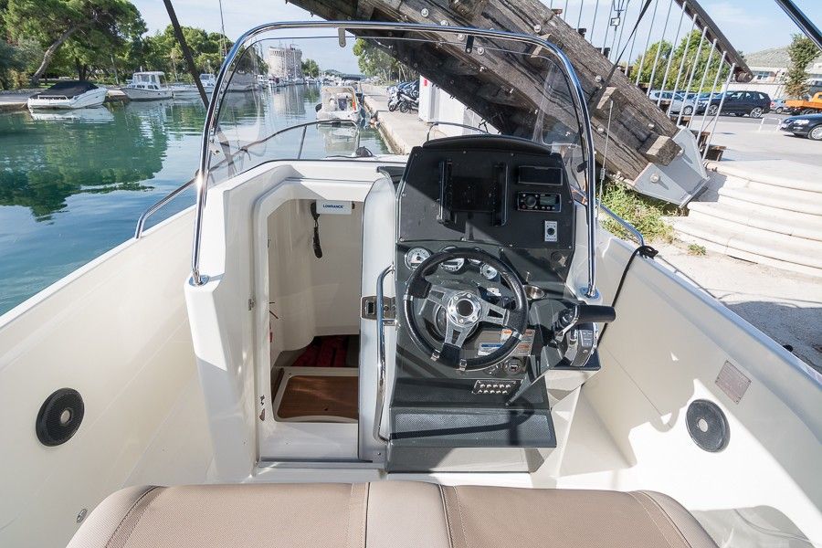 Quicksilver 805 | Open