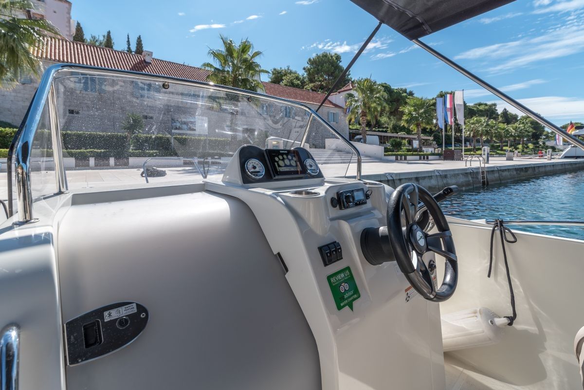 Quicksilver 675 | Open